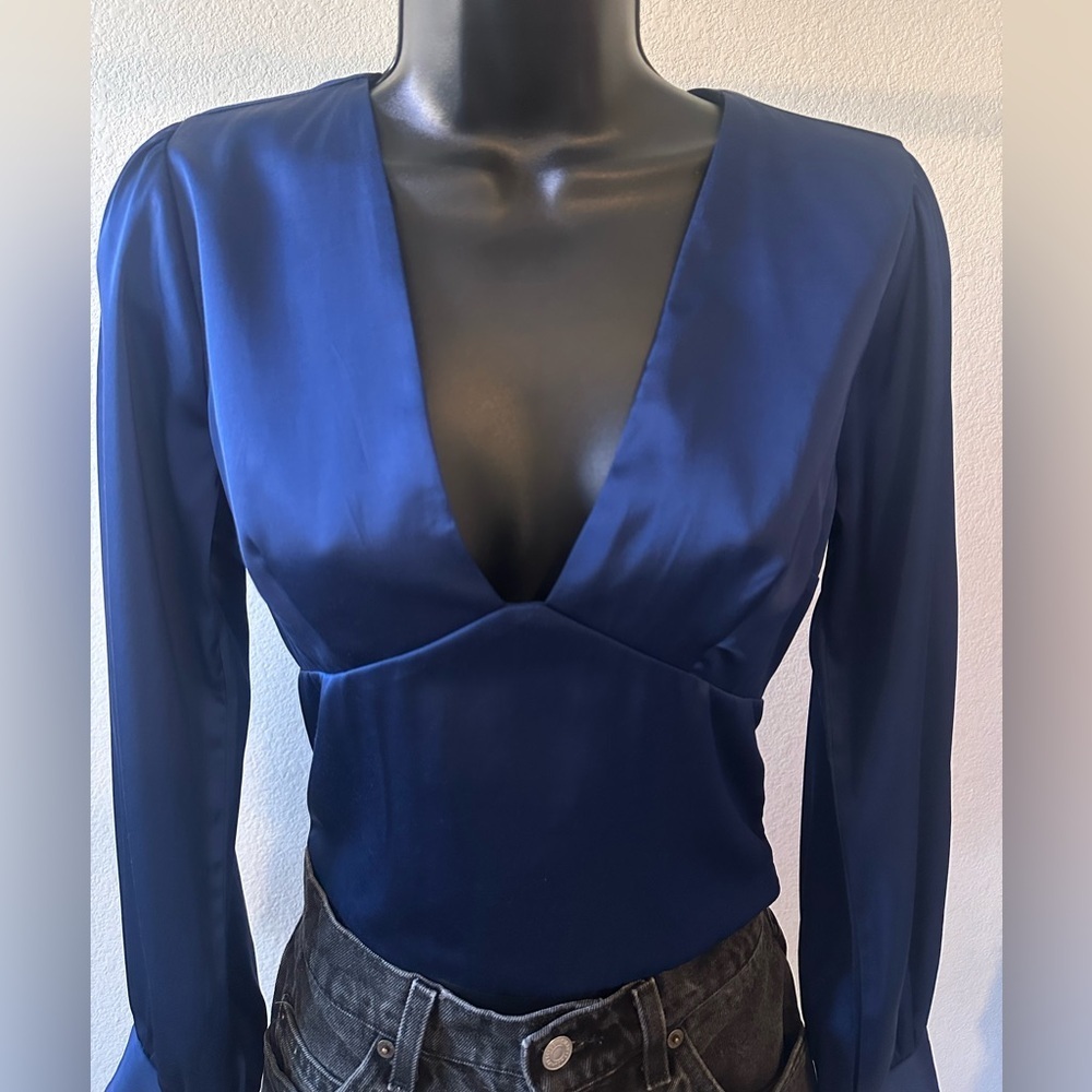 Abercrombie & Fitch Cropped Satin Plunge Navy Blouse - Picture 3 of 15